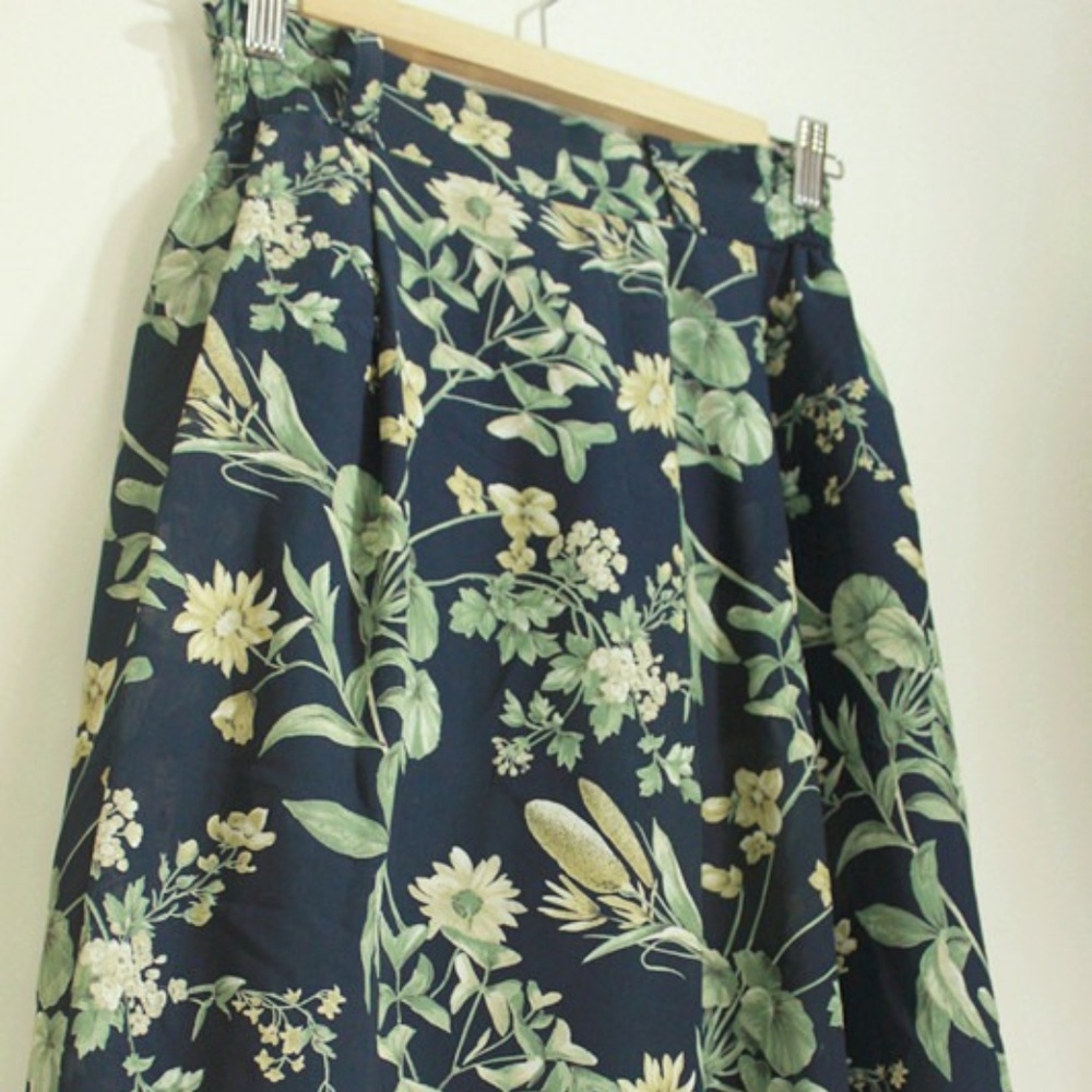 Cute vintage floral skirt - small